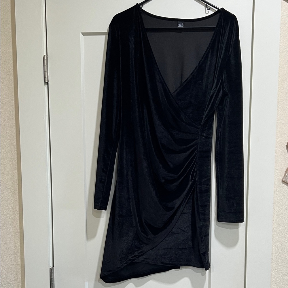 SHEIN Black Velvet Long Sleeve Dress